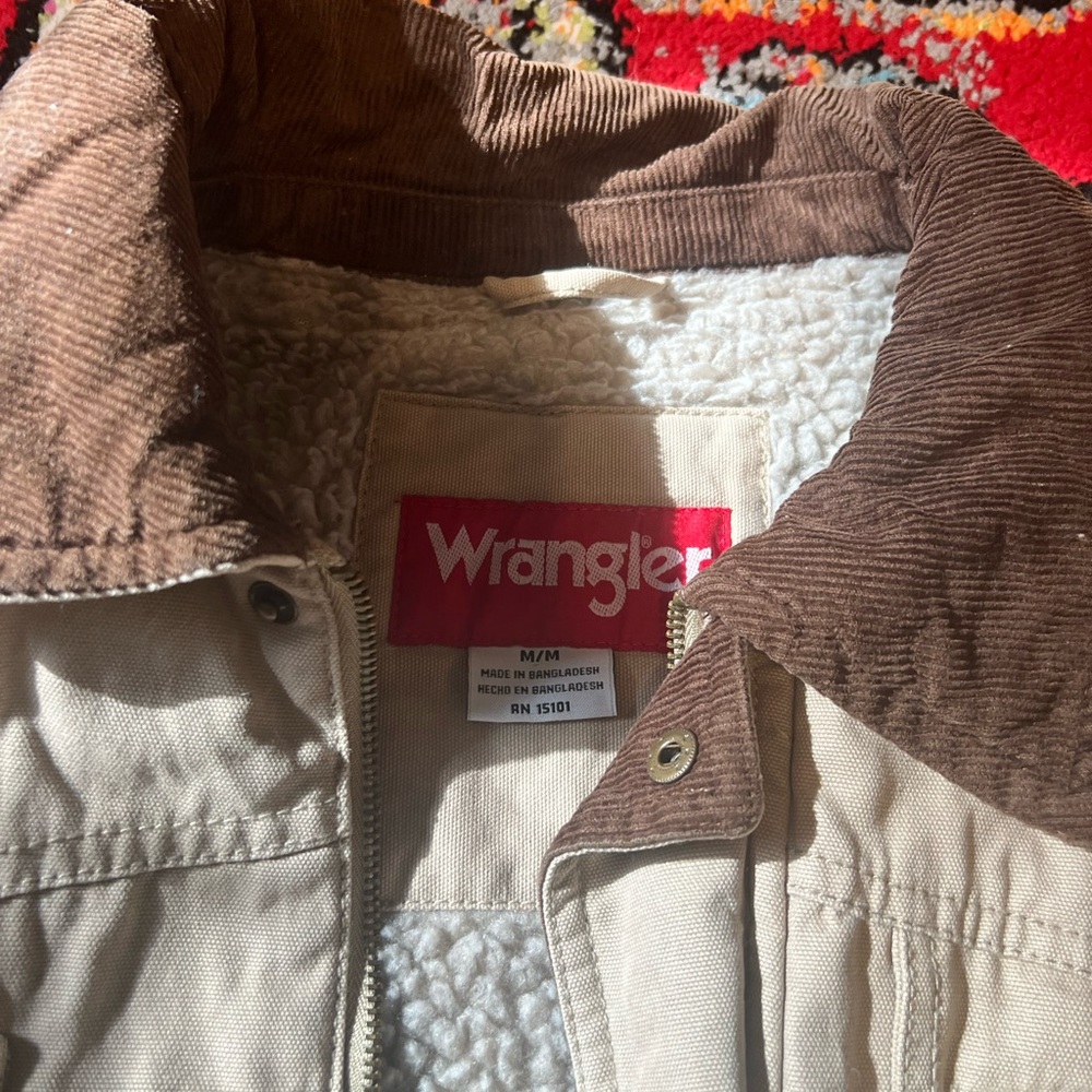 Wrangler Beige Sherpa Lined Barn Jacket with Brown Collar - Picture 2 of 4